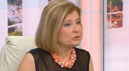 папарашки снимки пик ретро маргарита михнева носи алла пугачова журналистката блесна екстравагантно палто барета пера