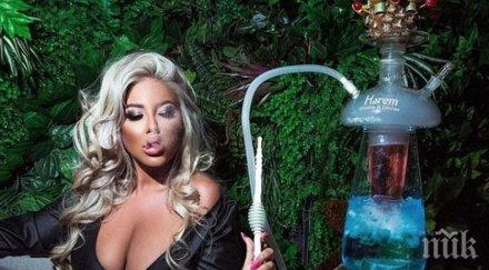 докато награждават кобрата андреа пуши наргиле цитира франк синатра