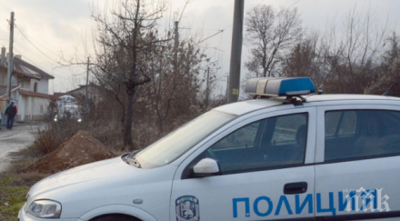 екшън маскиран извади пистолет касиерка дианабад поиска оборота
