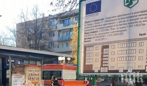 ИЗВЪНРЕДНО: Старец се строполи в центъра на Враца - линейка влезе в пешеходната зона