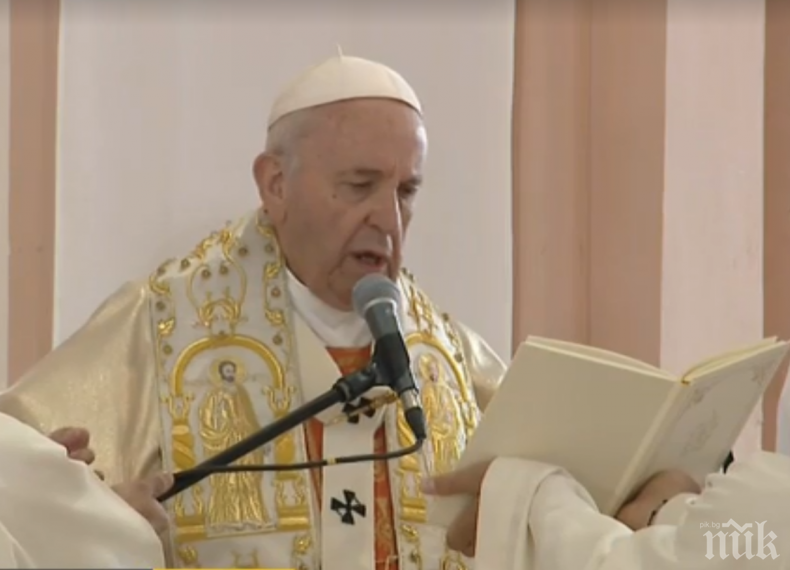 РЕВОЛЮЦИЯ: Папата вдигна тайната при случаи на сексуално насилие