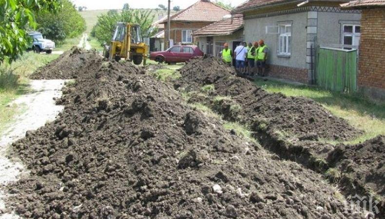 Две русенски села потънаха в кал при подмяната на водопроводната мрежа