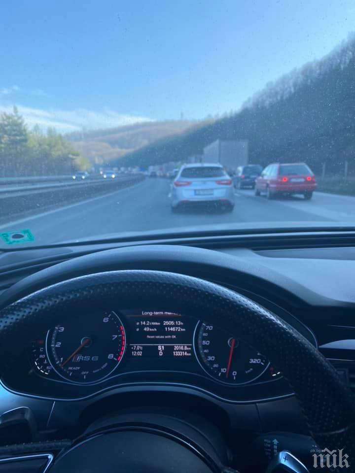 ИЗВЪНРЕДНО В ПИК: Жестока тапа на Витиня в посока Варна - колите чакат по 25 минути на място