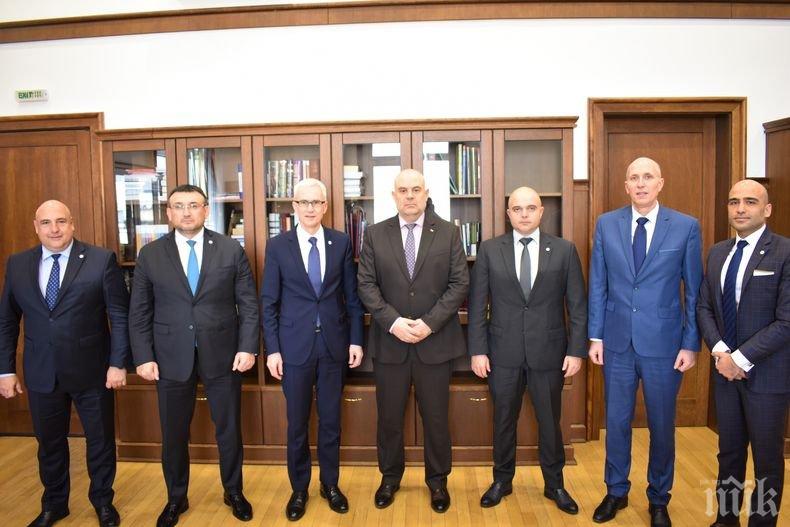 ПЪРВО В ПИК: Главният прокурор Иван Гешев се срещна с генералния секретар на Интерпол Юрген Щок 
