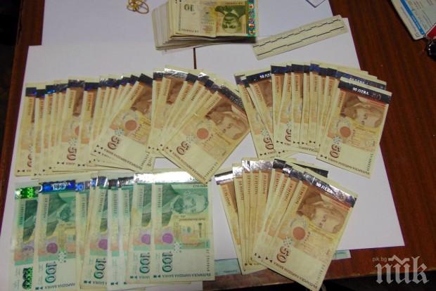 ГОЛЯМ ОБИР В КАРЛОВО: Маскирани натъпкаха много пари в чанта, но късметът им изневери