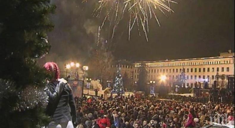 НА ПЛОЩАД БАТЕНБЕРГ: Посрещаме Нова година с Кирил Маричков и братя Аргирови