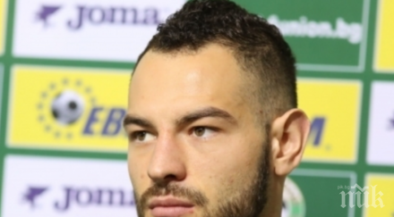 полузащитникът симеон славчев подписва