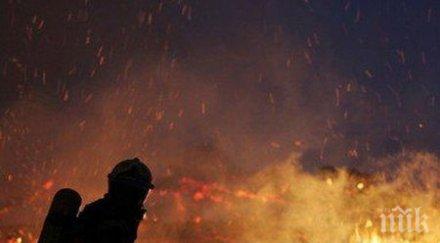 огнен коледа пожар избухна работилница спасиха къщата майстора