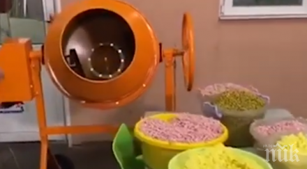 руснак забърка руска салата бетонобъркачка видео