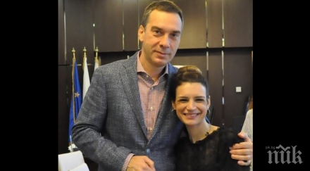 кметът бургас отличи спортистка скочила влак