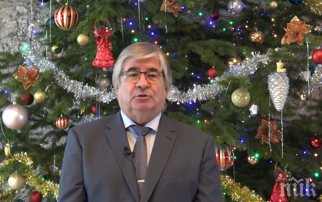 Руският посланик Макаров се отказа да ни дарява коледна елха,  но поздрави на български за празниците (ВИДЕО)