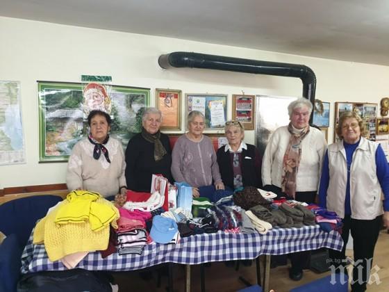 БЛАГОРОДНО: Студенти и баби от Варна се обединиха, за да подарят топлина на деца в нужда