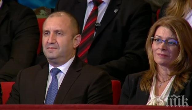 Българската Коледа събра президента и председателя на Народното събрание (ОБНОВЕНА/СНИМКИ)