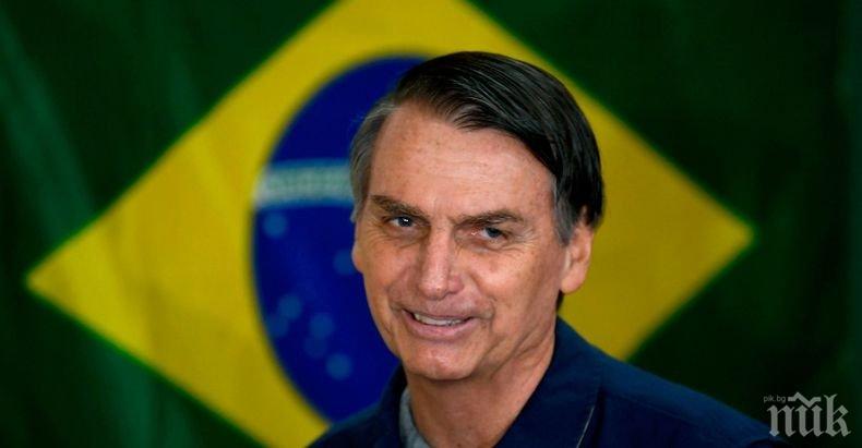 Президентът на Бразилия Жаир Болсонаро помилва полицаи по случай Коледа
