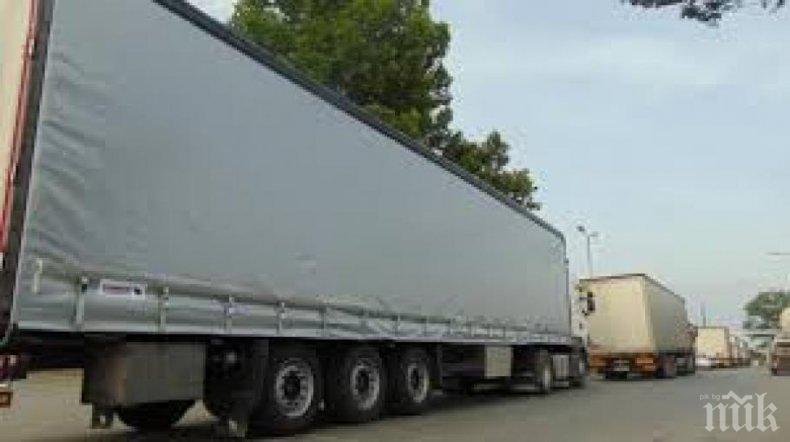 ВАЖНО: Спират тировете по пътищата от 14 до 20 часа