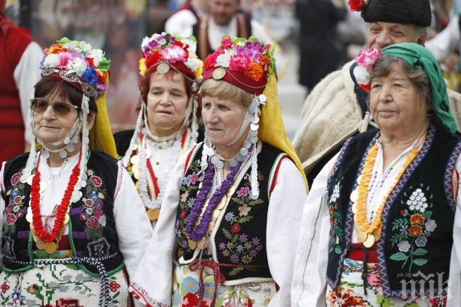 Кукери подгониха злите сили в Хасково