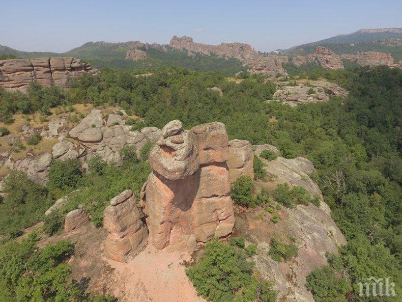 Туристите влюбени в Белоградчишките скали - над 130 000 посетили природния феномен