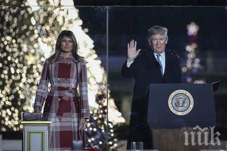 Аплодират Доналд и Мелания Тръмп в църквата на Бъдни вечер