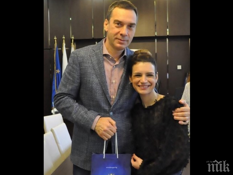 Кметът на Бургас отличи спортистка, скочила под влак