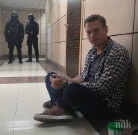 Арестуваха за кратко Алексей Навални, разбиха офиса му с електрически трион (ВИДЕО)