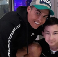СТРАХОТЕН ПРИМЕР: Роналдо направи безценен подарък на момче, родено без крака