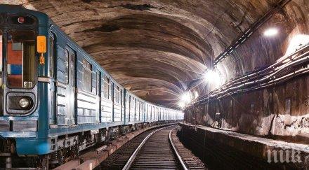 задържаха двама румънци опитали отворят люк московското метро