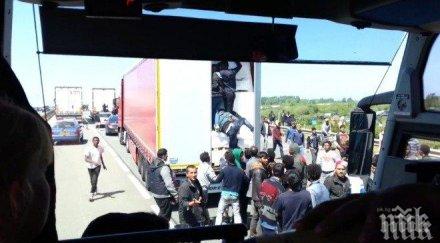 гърция задържаха български шофьор камион мигранти