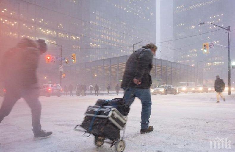 Близо 200 полета в Канада отменени заради лошото време