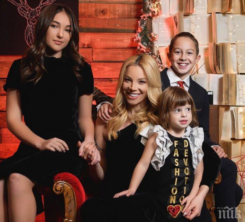 Емилия показа доведената си дъщеря