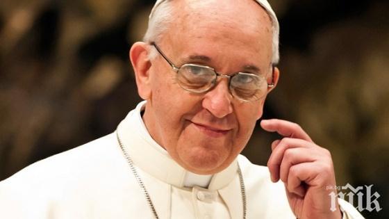 Папа Франциск: Оставете телефоните, когато се храните, говорете си