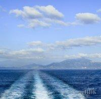 Буря блокира фериботите в Гърция