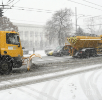 Обработиха срещу заледяване планинските райони в София