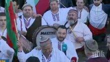 ПЪРВО В ПИК: Хвърлиха кръста в Калофер - Хекимян нагази в ледените води на Тунджа (СНИМКИ)