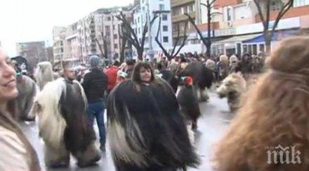 200 участници включиха фестивала сурвакарските игри благоевград