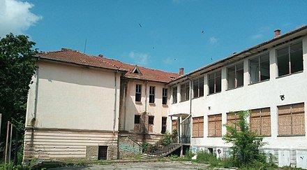 продават сградата училището село присово