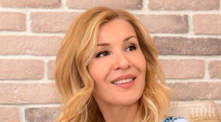 погнаха гала заради ултра къс минижуп снимка