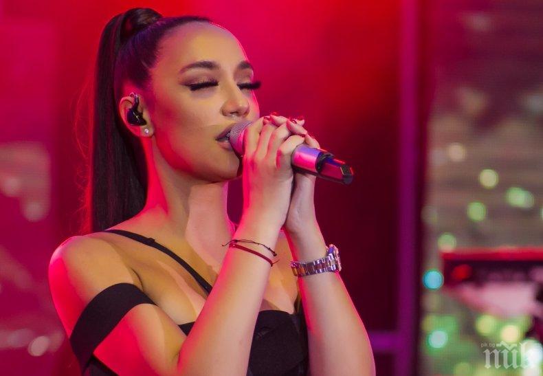 Мария Илиева с трогателна снимка със сина си на Нова година