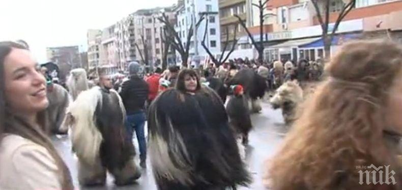 Над 1 200 участници се включиха във Фестивала на сурвакарските игри в Благоевград