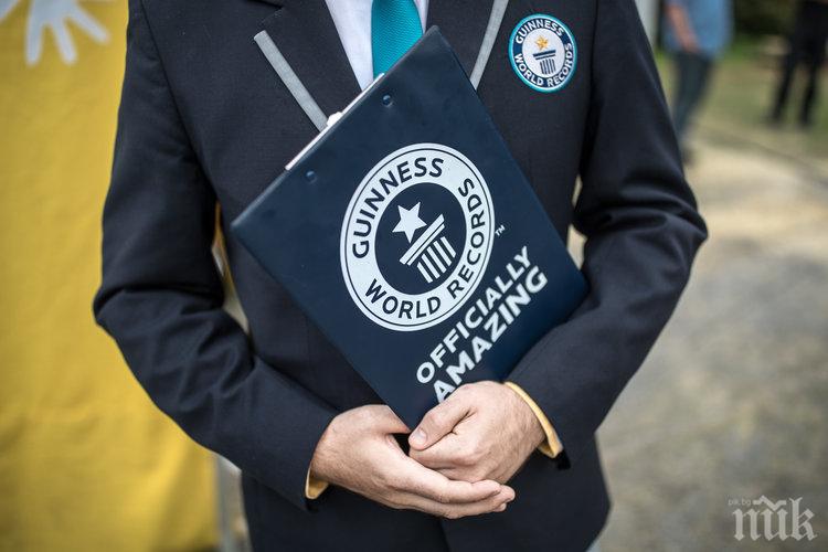 РЕКОРД: Най-младата баба в света - 23-годишна румънка