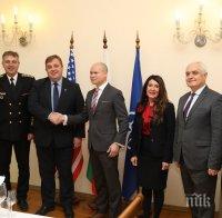 Вицепремиерът Каракачанов на важна среща с посланик Херо Мустафа и военни от САЩ (СНИМКИ)
