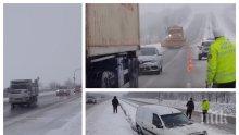 Хаос в Турция: Тежък снеговалеж предизвика редица катастрофи
