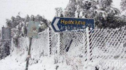 снежна буря блокира движението магистрали атина