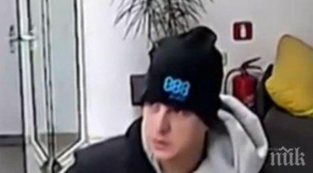 внимание мним служител краде лаптопи офиси снимки