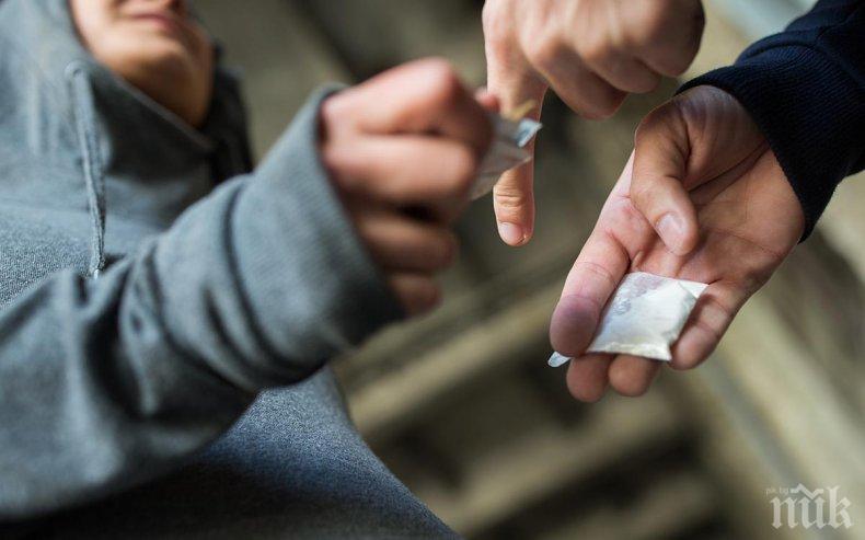 АКЦИЯ В СТОЛИПИНОВО! Сложиха белезници на мъж и жена