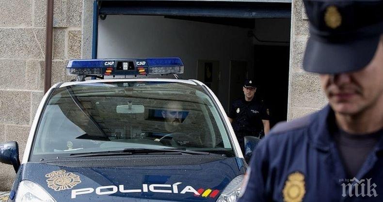 Полицай лекоатлет изненада бягащи крадци в Севиля