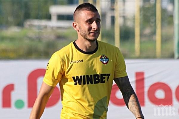 Футболист гръмна 2 глигана и се похвали с жертвите (СНИМКА)