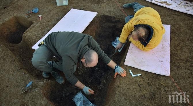Археолози проучиха непокътната от иманяри надгробна могила край Лясковец