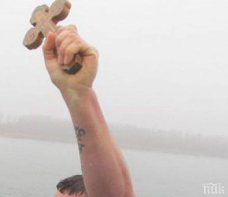 Полицай извади кръста в Балчик 