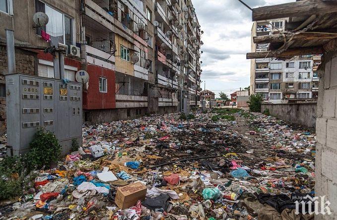ЖИВОТ БЕЗ ПАРИ: 700 бона за вода дължат циганите в Столипиново - блоковете там с наводнени изби и запушена канализация