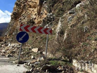 Опасност от падащи камъни в Кресненското дефиле и на Предела